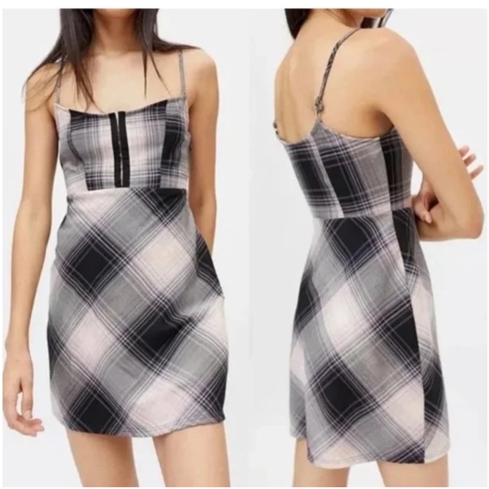 C20 URBAN OUTFITTERS Keya Plaid‎ Mini Dress pink black slim fit Corset bodycon